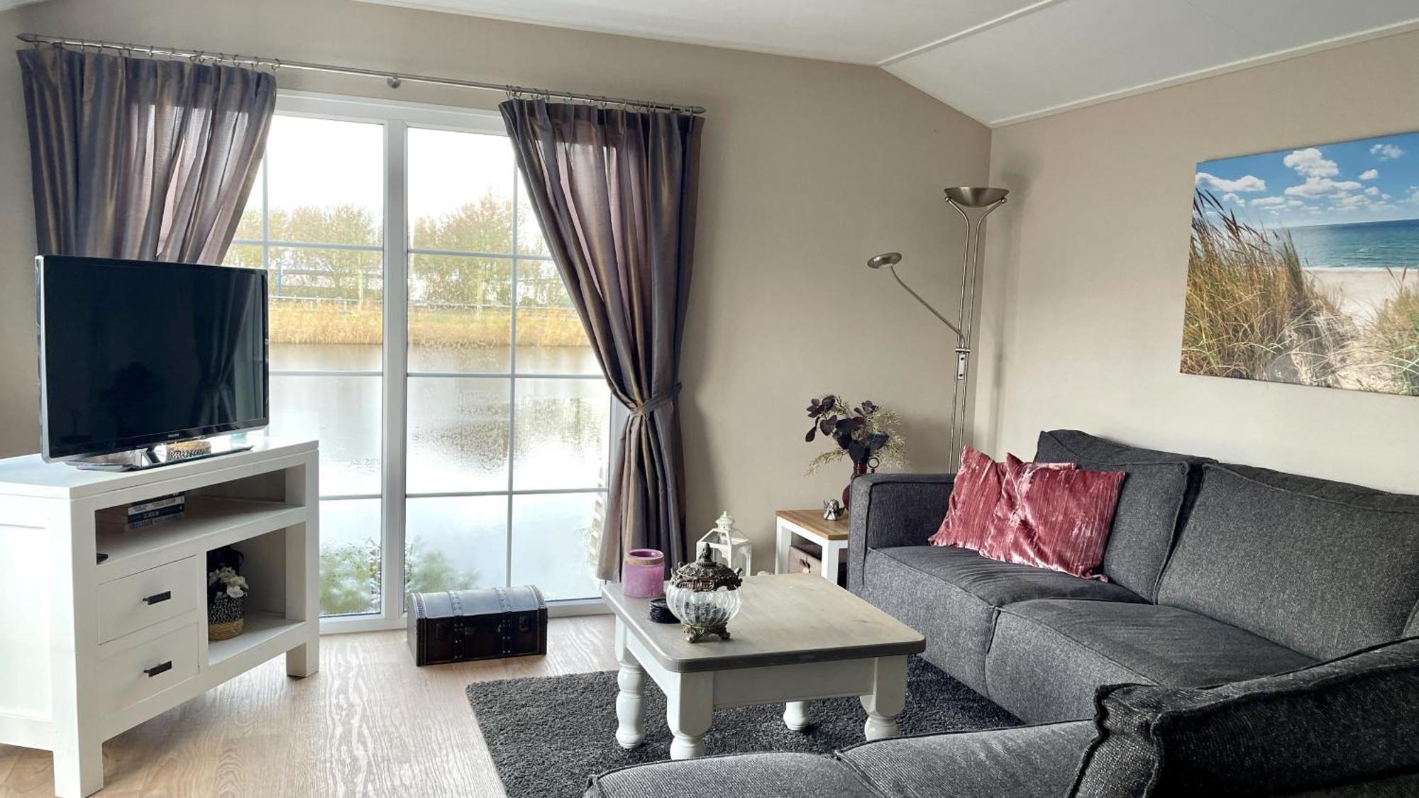 Chalet Makkum C99B Met Prive Gelegen Tuin Aan Het Water 외부 사진