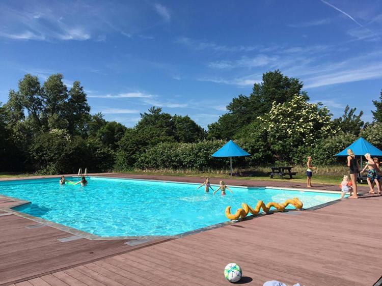Chalet Makkum C99B Met Prive Gelegen Tuin Aan Het Water 외부 사진