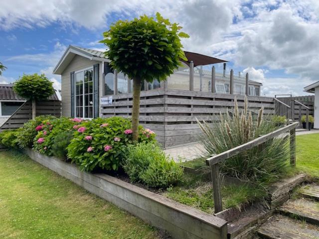 Chalet Makkum C99B Met Prive Gelegen Tuin Aan Het Water 외부 사진