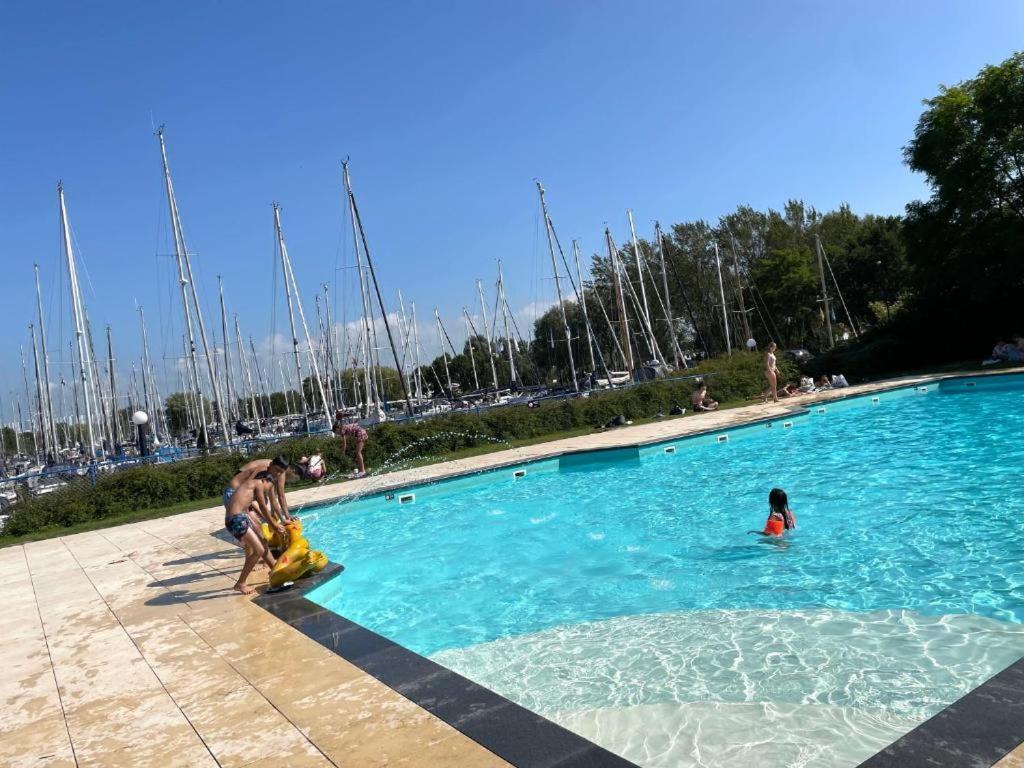 Chalet Makkum C99B Met Prive Gelegen Tuin Aan Het Water 외부 사진