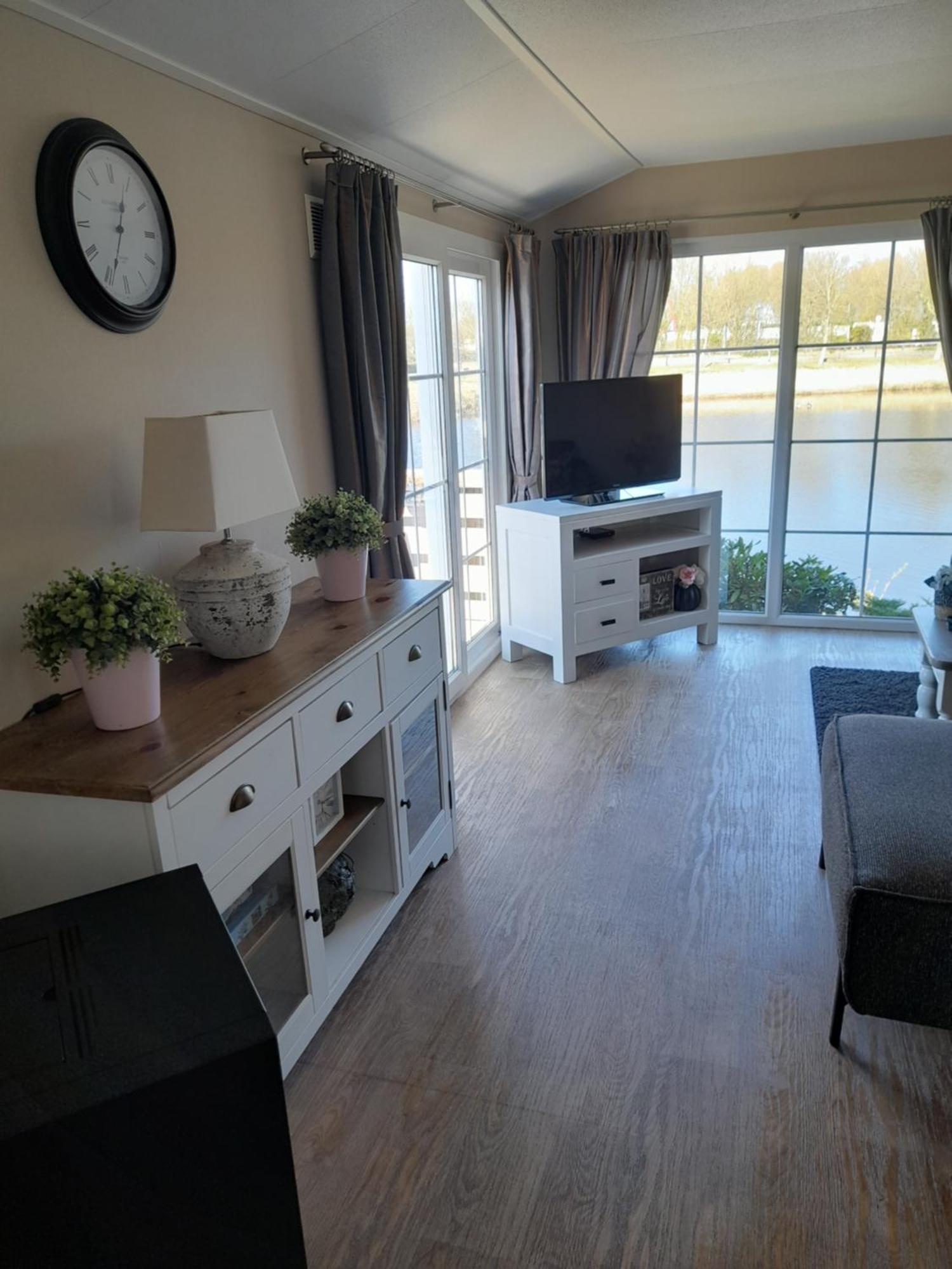 Chalet Makkum C99B Met Prive Gelegen Tuin Aan Het Water 외부 사진