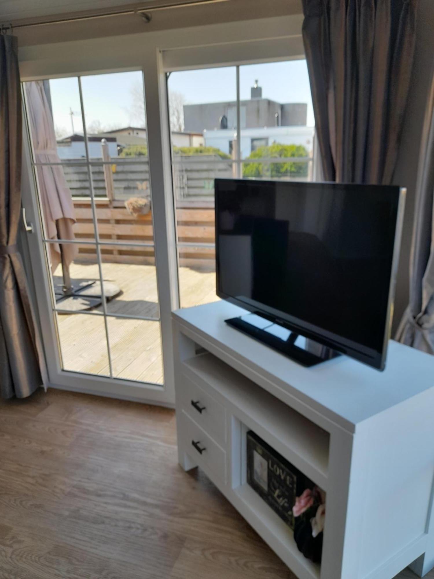 Chalet Makkum C99B Met Prive Gelegen Tuin Aan Het Water 외부 사진