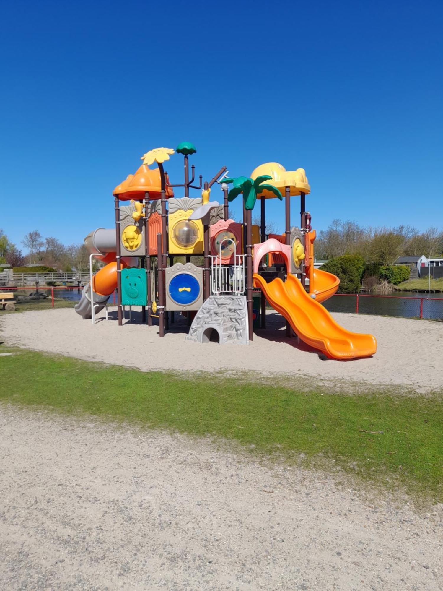 Chalet Makkum C99B Met Prive Gelegen Tuin Aan Het Water 외부 사진